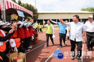 桃園市長鄭文燦前往平鎮高中體育場，出席「107年桃園市平鎮區運動會」。


