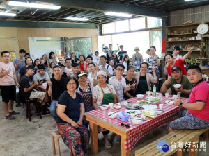 桃園市政府青年局「永續發展行動培力研習營」活動，青年局長顏蔚慈率領青年朋友進行兩天一夜的大溪深度踏查。