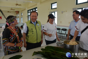 粽葉飄香慶端午　陳光復與原住民提前歡度佳節