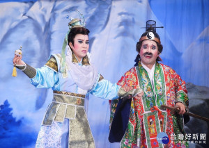 2018桃園藝術巡演，明華園天字戲劇團演出《碎魔劍》之劇照。