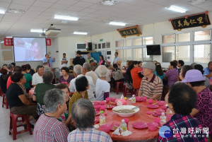 澎湖後寮社區長者慶生餐會　陳光復祝壽星健康「呷百二」