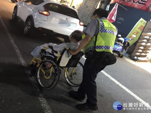 安養院老翁思親外出　熱心警協助解圍