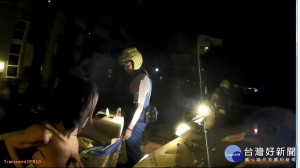 男子深夜翻找機車置物箱　警民合作聯手逮賊