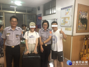 陸客遊台行李箱遺落車上　屏警協助尋回獲讚揚