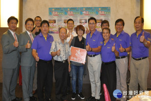 佳里扶輪社結合多個單位舉辦青春齊步走活動，義賣等收入捐伊甸基金會。