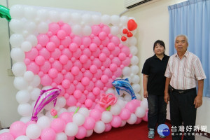 氣球達人羅家榆與和父知名煙火攝影家羅來福。