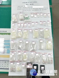 斗六警方執行安居專案破獲毒窟，查獲大量海洛因及安非他命毒品，當場逮捕6名毒品人口，移送雲林地檢署偵辦。（記者陳昭宗拍攝）