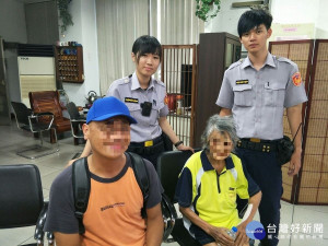 天氣炎熱婦人雙腳遭柏油燙傷　屏警獲報協助返家
