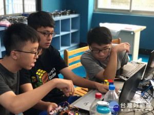明道辦程式設計馬拉松。林重鎣攝