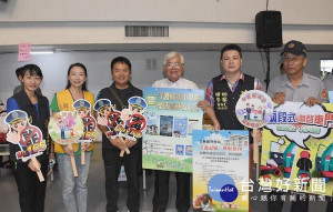 斗六警方結合就業博覽會強化犯罪預防宣導，亦提供「指紋按捺」建檔等便民服務。（記者陳昭宗拍攝）