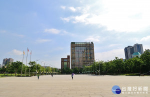受到大氣因素影響中部地區空氣品質不佳因素已經排除，台中市府環保局表示，18日清晨的空品已逐漸好轉，全市16座測站均降至黃燈普通等級。（圖/臺中市政府）