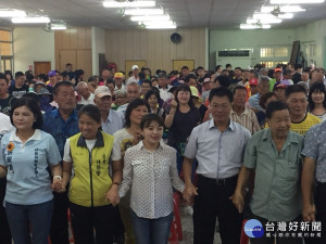 放棄博士就學，張嘉郡直球對決政治追殺。