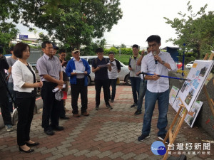 立委何欣純爭取草湖溪北岸道路改善工程。林重鎣攝