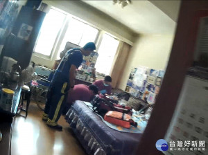 即刻救援！　警民聯手連破二門搶救昏迷老婦