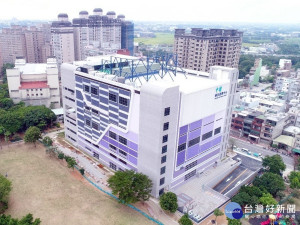 中壢國民運動中心已經取得使用照，預計在8月底試營運。