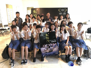 轉校生員林版排練宣傳會中，文化局長陳文彬、盜火劇團藝術總監、転校生導演謝東寧、素人演員等為劇宣傳。