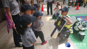 小小警察體驗營超夯　7,800多人搶200個名額