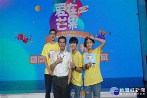 吳裕勝助理教授稱許3位實習學生的優異表現。