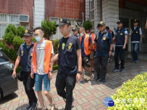 霧峰警方將網拍暴力討債集團法辦。林重鎣攝