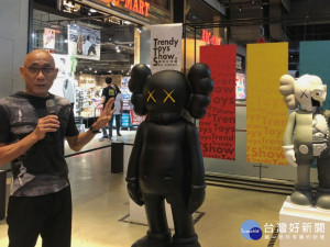 新光三越台南小西門《潮流公仔展》超吸睛。