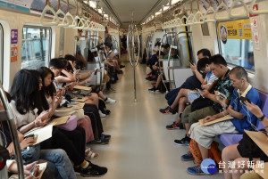 桃園捷運公司與桃園電影節合作，打造獨一無二「桃影列車」，吸引150位影迷搶先體驗

