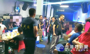 雲林縣警察局運用大數據資料並結合安居專案，報請雲林地檢署檢察官指揮偵辦，破獲外籍人士搖頭轟趴逮捕68人，並起出多項毒品。