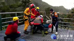 玉山登山步道登山客墜落碎石坡搶救