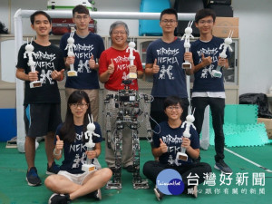 世界盃智慧機器人運動大賽，成大David獲全能賽總冠軍。
