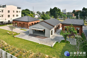 臺灣鳳梨工場建築群及鳳梨田景觀（圖/高雄市文化局提供）