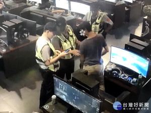 蘆竹分局執行青春專案安居緝毒勤務中於網咖進行臨檢。