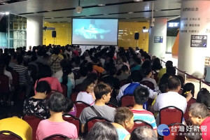 2018桃園電影節中的「桃影X桃捷超強企劃大園站《52赫茲我愛你》特別放映活動」吸引眾多民眾參加。
