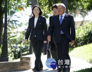 蔡英文去年出訪中美洲薩爾瓦多，與薩國總統桑契斯（圖／總統府）