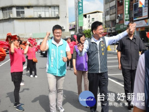 台中市政府規劃新建聯合行政中心將在文武停車場興建，市長林佳龍21日視察預定遷建地點機4用地，並聽取大甲區公所「台中市大甲聯合行政中心新建辦公廳舍」簡報。（記者陳榮昌攝）