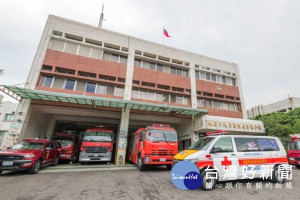 桃園市觀音工業區各大廠商聯合捐贈桃園市政府救護車。

