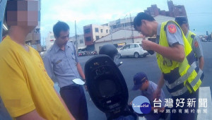 男子形跡鬼祟引發巡邏員警注意，經盤查深身分後意外起或藏於香煙盒內的毒品安非他命。