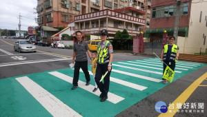 楊梅警分局因應各國中、國小開學日，維護各校新生及學童上下學安全，執行「護童專案勤務」。

