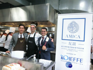明台高中副董事長林承峰表示跟義式頂尖主廚CHEF MARCO PESCE及料理課程主要推手Emanuele Prataviera合作推出「義大利與地中海廚藝學院-亞洲」。（圖/記者林重鎣攝）