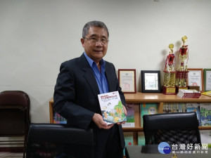 宏其婦幼醫院副院長劉興寬日前出版了《醫院經營之十大危機與解決之道》，詳述醫院經營上的各種危機與解決之道。