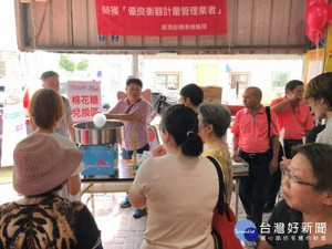 經發局在霧峰市場辦行銷。林重鎣攝