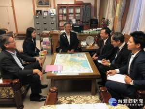 新北市消防局副局長李清安於東京綜合防災演習參演結束後，3日專程率員前往神奈川縣再次進行交流。（圖／消防局提供）