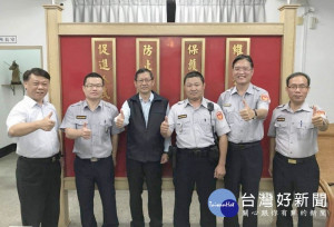 斗六警方落實深夜勤查，攔查行跡可疑的機車雙載男子，當場查獲槍枝及子彈，依法送辦。（記者陳昭宗拍攝）