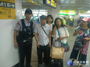 九旬老翁捷運站走失　熱心警協助父女團員