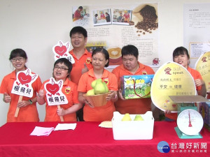 中秋佳節將至 慢飛兒柚子禮盒訂單不足