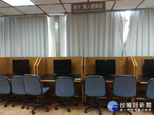 圖書館視聽室增設親子區 開放影片親子共賞