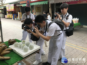 新加坡高中生用攝影紀錄台灣。林重鎣攝