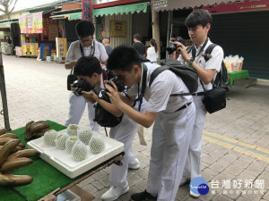 新加坡高中生用攝影紀錄台灣。林重鎣攝