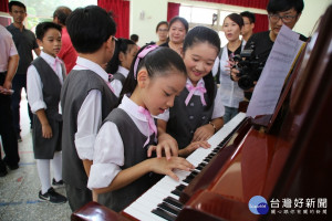「用愛傳琴，圓孩子的音樂夢」二手鋼琴捐贈儀式