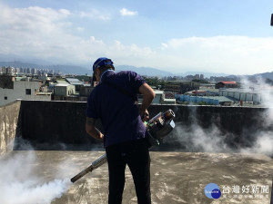 除進行區塊防治，也已加強孳清與預防性噴消作業 。（圖／衛生局提供）