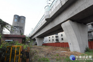 員林市鐵路高架橋下空間環境改善計畫，目前員林鐵路穀倉旁橋下空間現況。