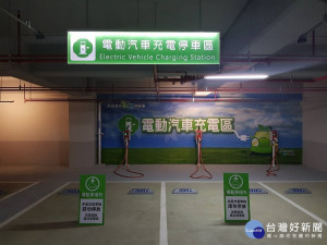 鼓勵使用綠能運具，推出電動車停車免費優惠及增設自行車停車區 。（圖／交通局提供）